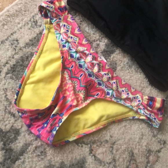 Trendy patterned bikini - Picture 2 of 5